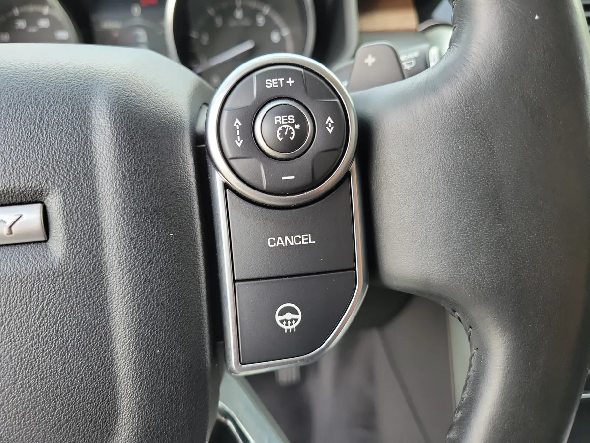2017 Land Rover Discovery HSE Luxury thumbnail 19