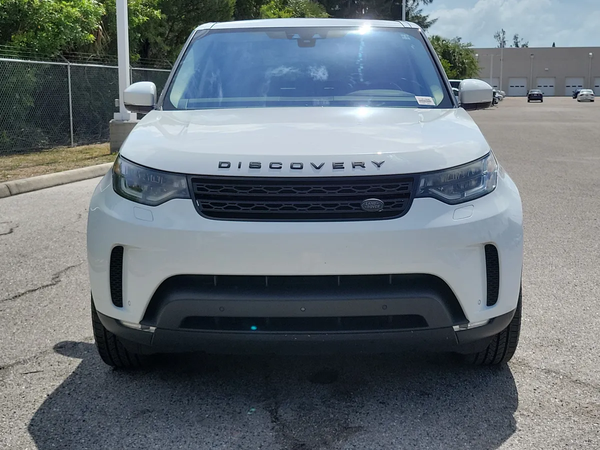 2017 Land Rover Discovery HSE Luxury thumbnail 2