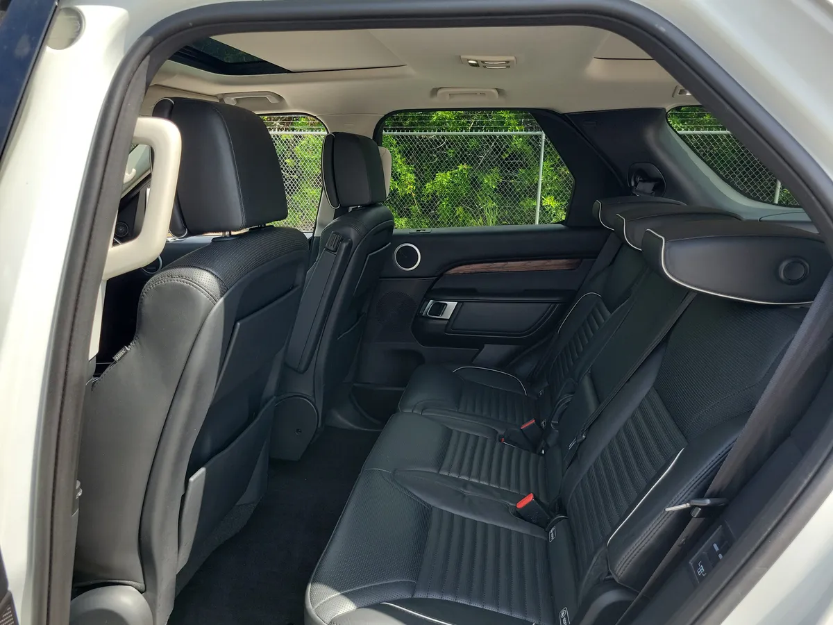 2017 Land Rover Discovery HSE Luxury thumbnail 29