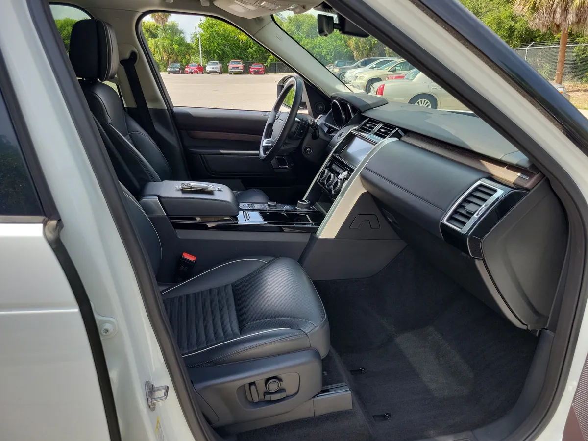 2017 Land Rover Discovery HSE Luxury thumbnail 31