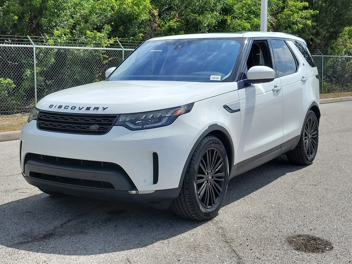 2017 Land Rover Discovery HSE Luxury thumbnail 4