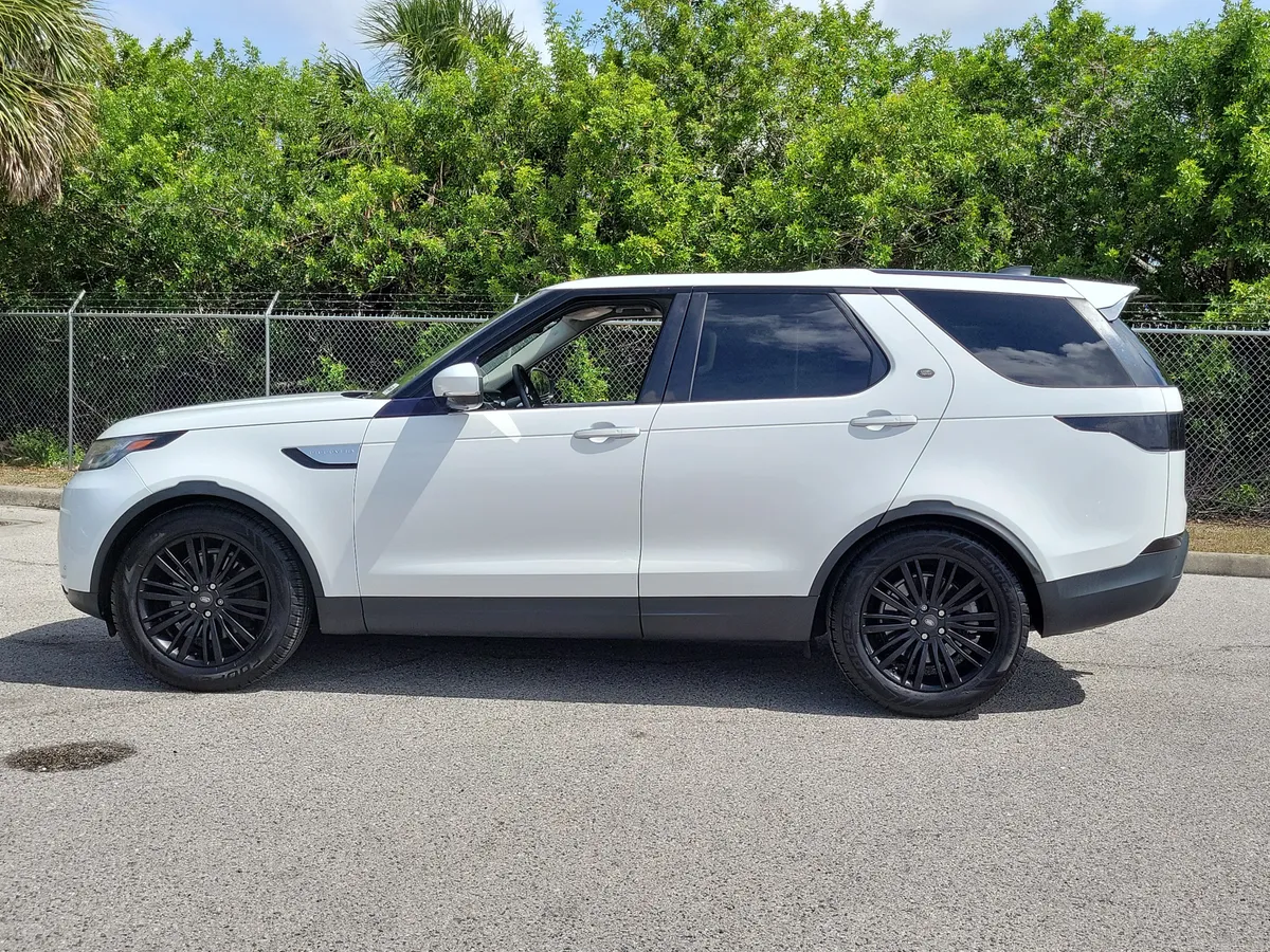 2017 Land Rover Discovery HSE Luxury thumbnail 6