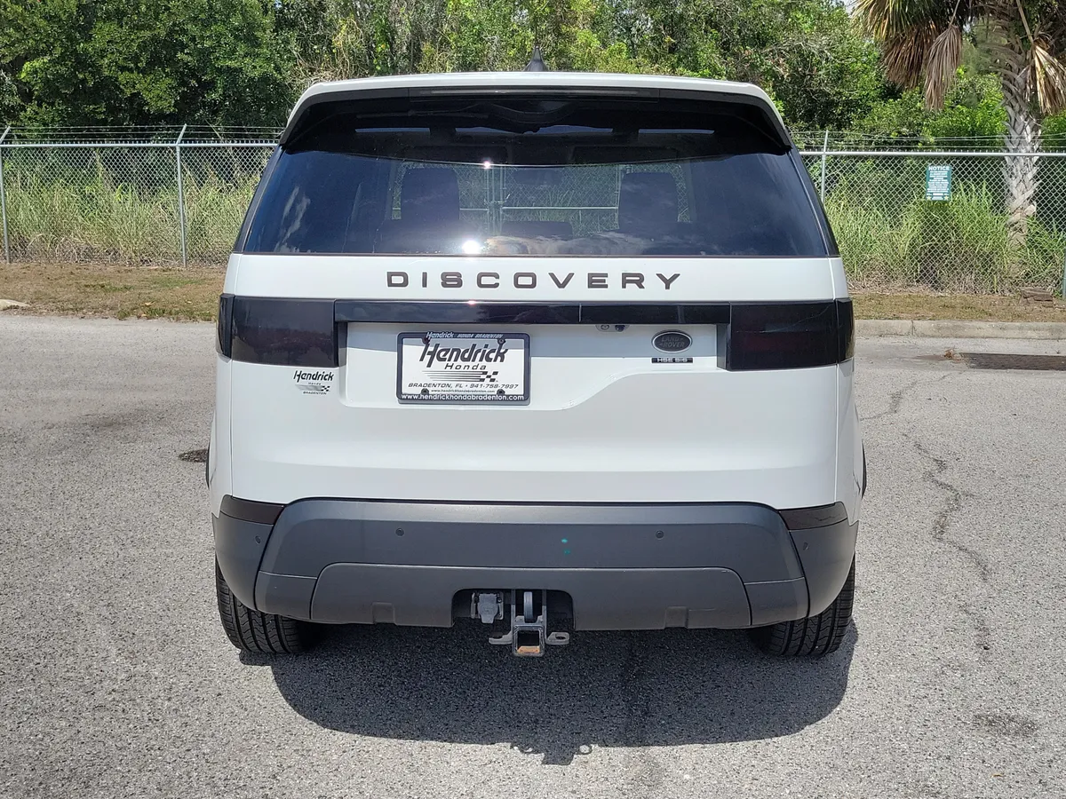 2017 Land Rover Discovery HSE Luxury thumbnail 8