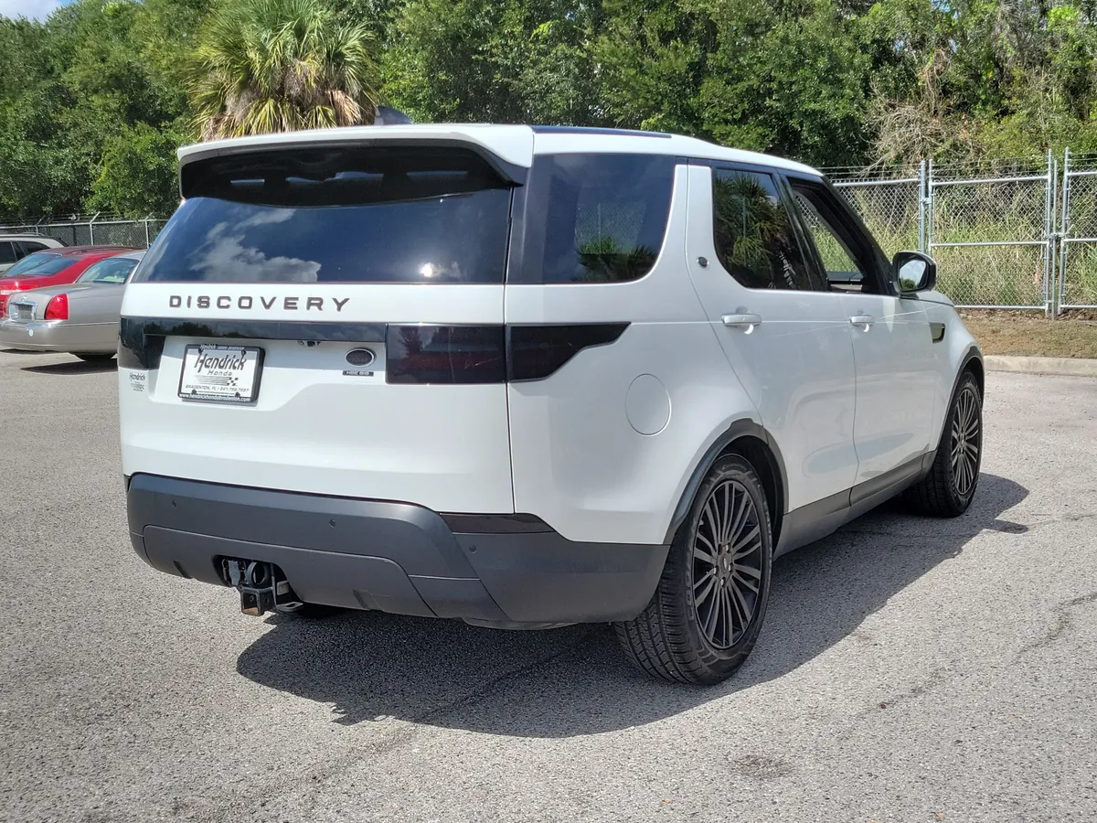 2017 Land Rover Discovery HSE Luxury thumbnail 9