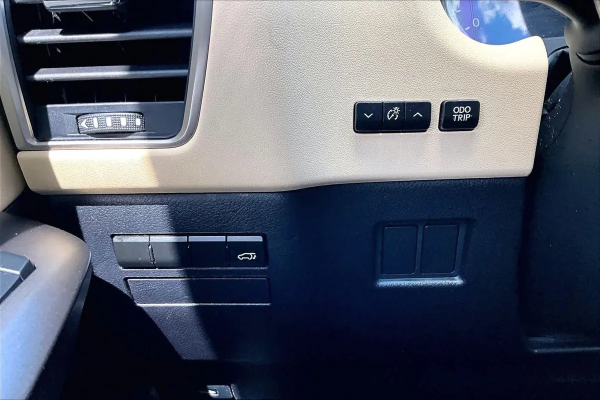 2017 Lexus NX Turbo thumbnail 34