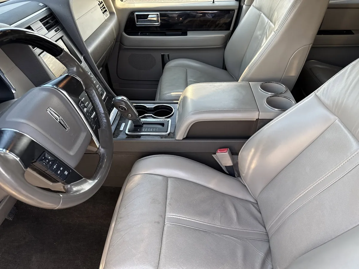2017 Lincoln Navigator Select thumbnail 10