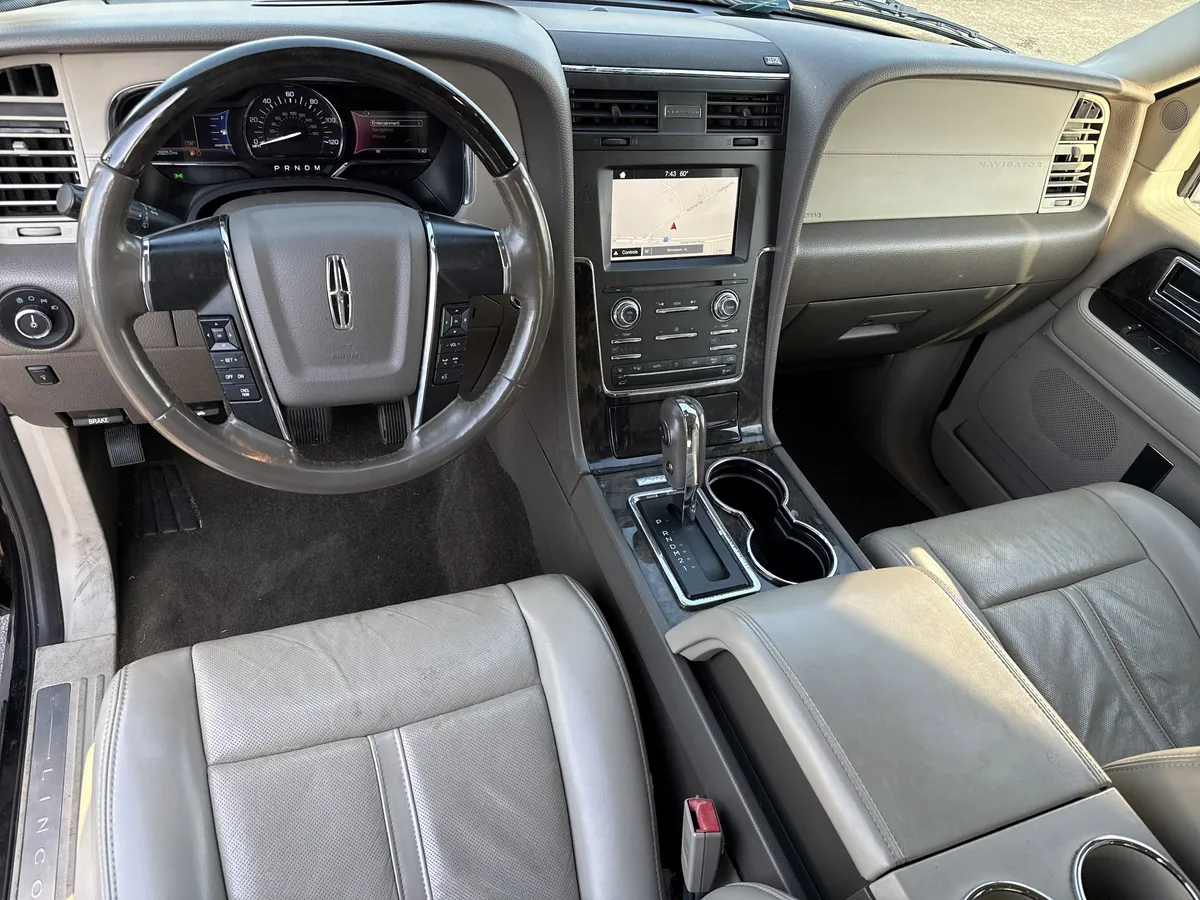 2017 Lincoln Navigator Select thumbnail 17