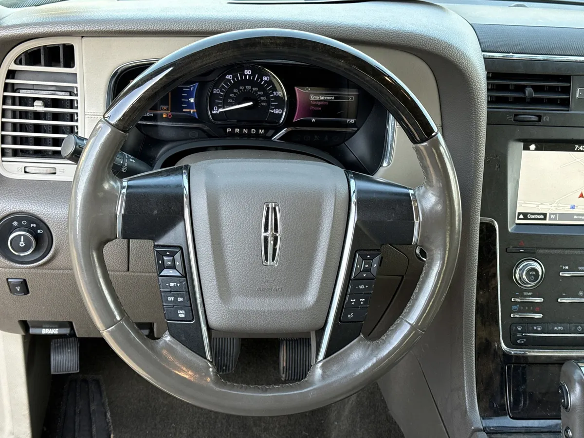 2017 Lincoln Navigator Select thumbnail 18