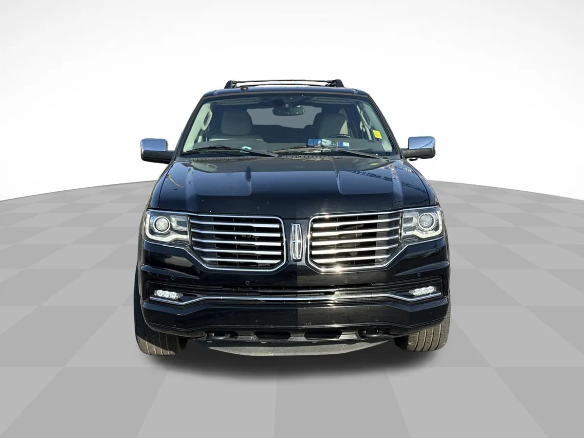 2017 Lincoln Navigator Select thumbnail 2