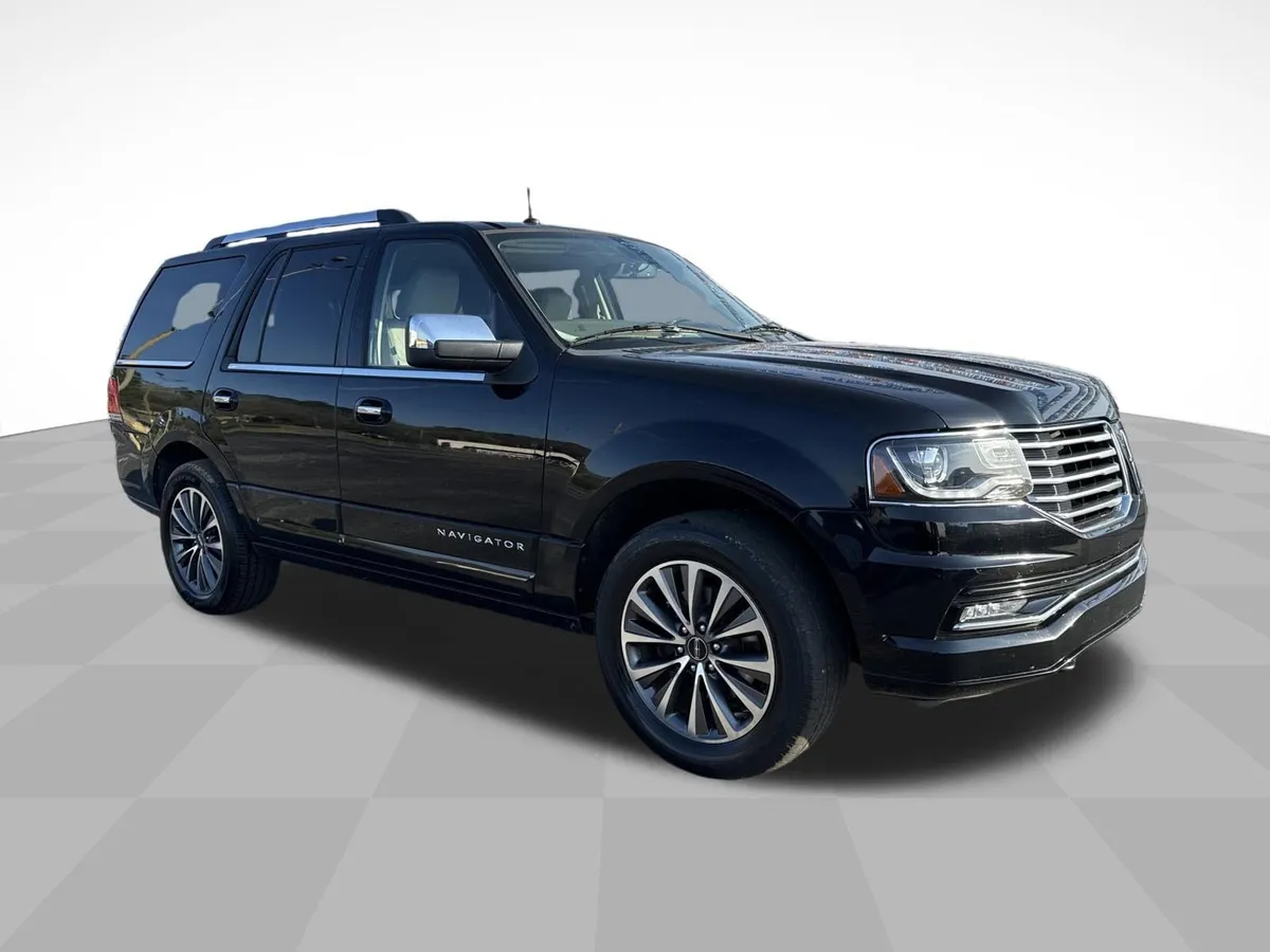 2017 Lincoln Navigator Select thumbnail 3