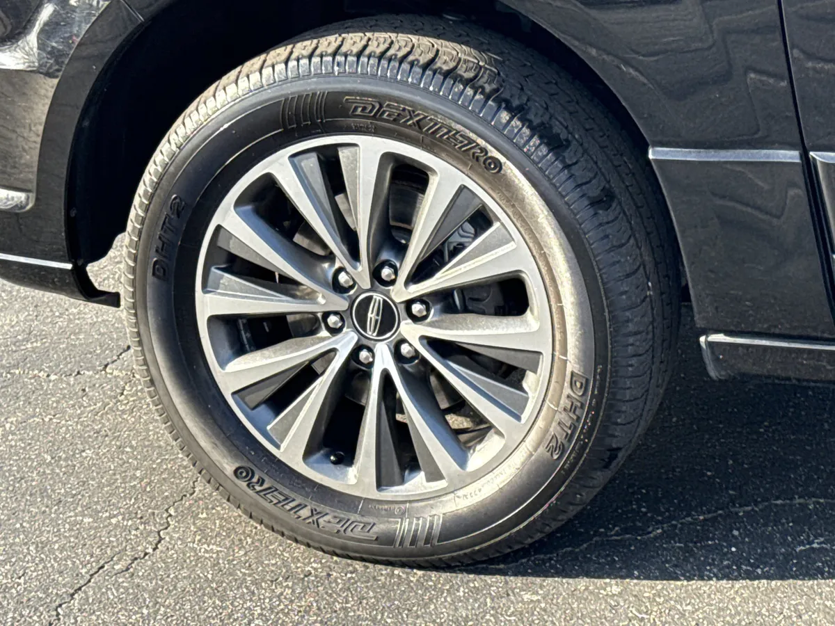 2017 Lincoln Navigator Select thumbnail 5