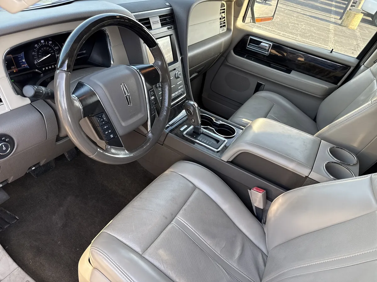 2017 Lincoln Navigator Select thumbnail 9