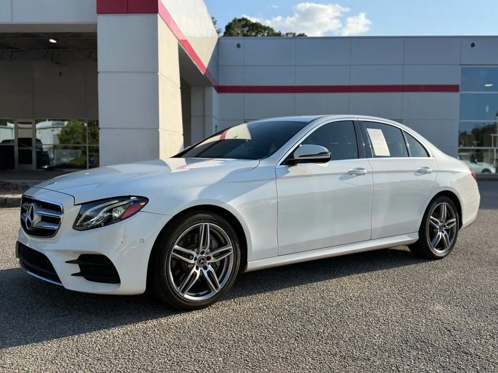 2017 Mercedes-Benz E-Class E 300 thumbnail 2