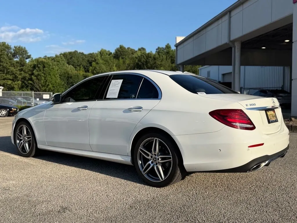 2017 Mercedes-Benz E-Class E 300 thumbnail 3