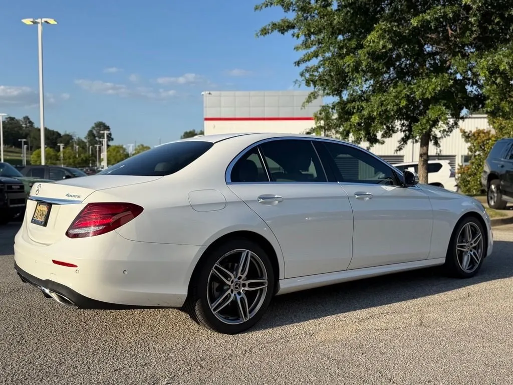 2017 Mercedes-Benz E-Class E 300 thumbnail 4