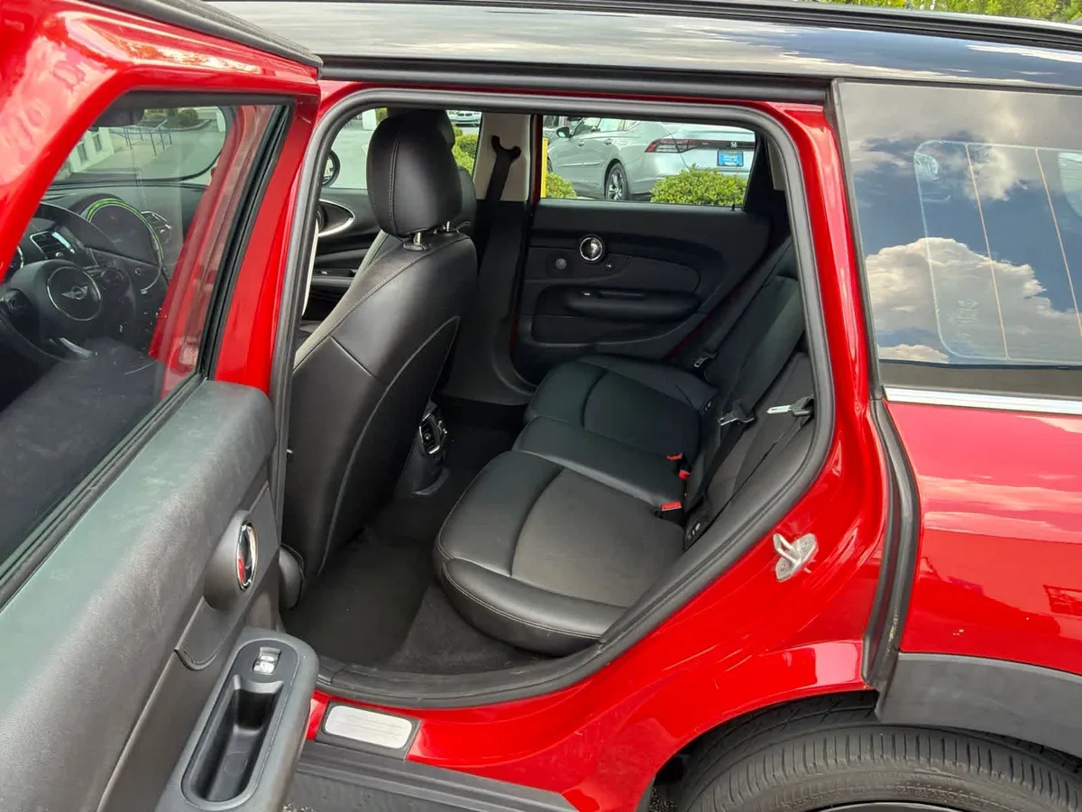 2017 MINI Clubman Cooper thumbnail 16