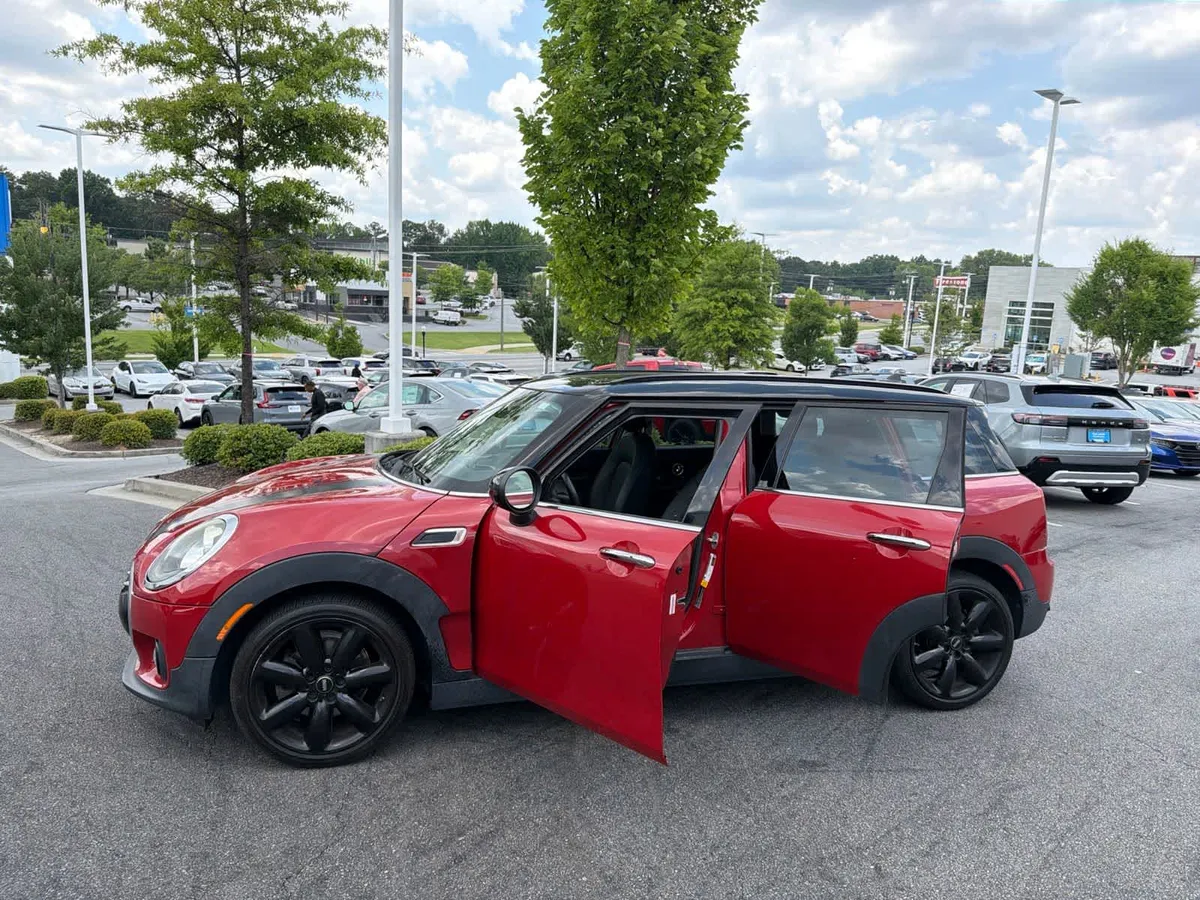 2017 MINI Clubman Cooper thumbnail 18