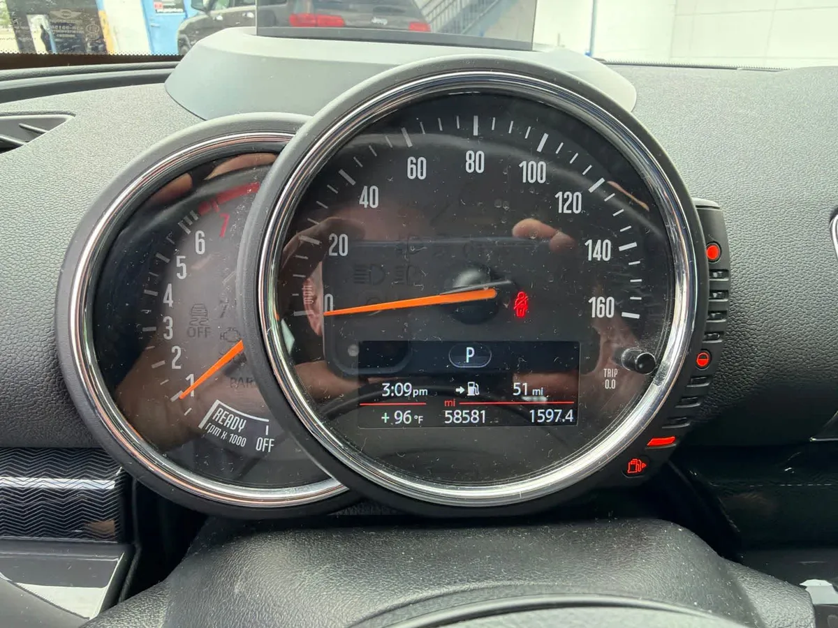 2017 MINI Clubman Cooper thumbnail 2