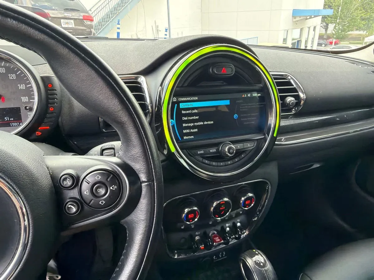 2017 MINI Clubman Cooper thumbnail 23