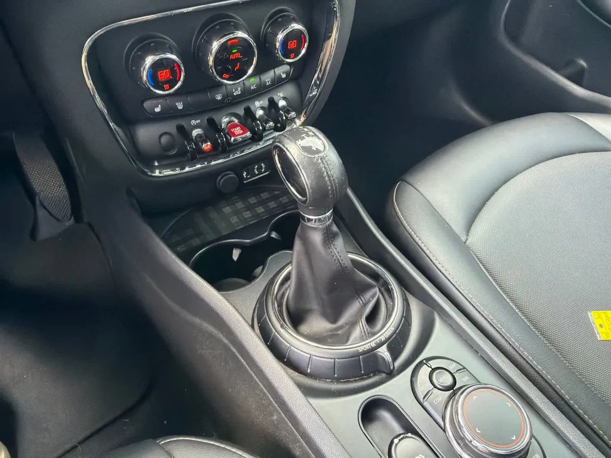 2017 MINI Clubman Cooper thumbnail 24