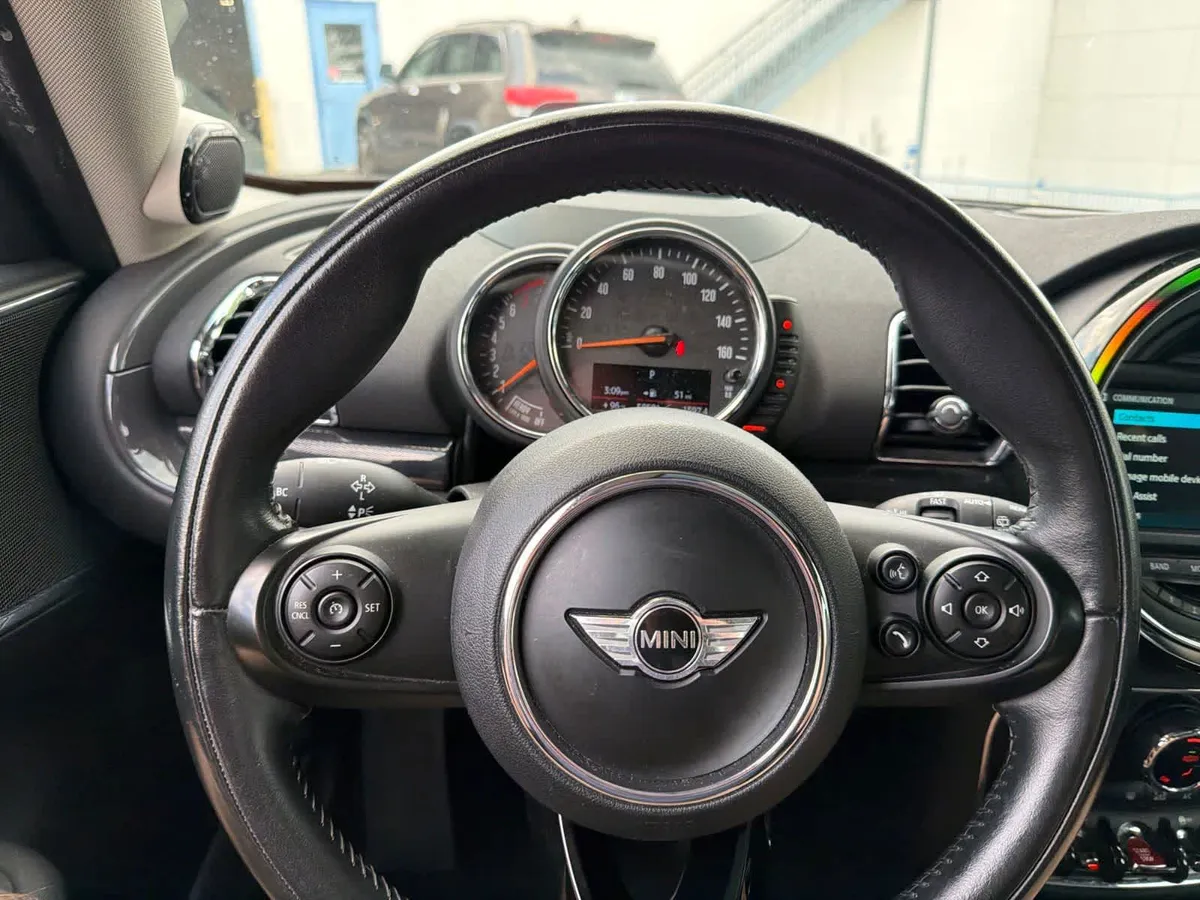 2017 MINI Clubman Cooper thumbnail 25