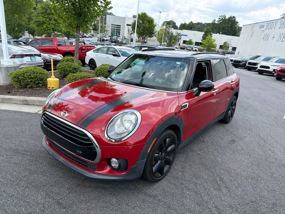 2017 MINI Clubman Cooper thumbnail 3