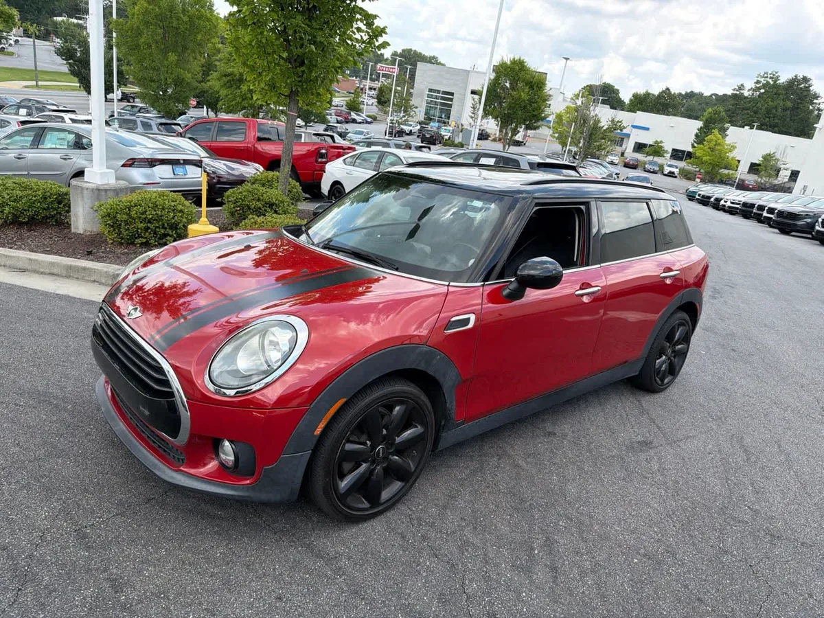 2017 MINI Clubman Cooper thumbnail 5