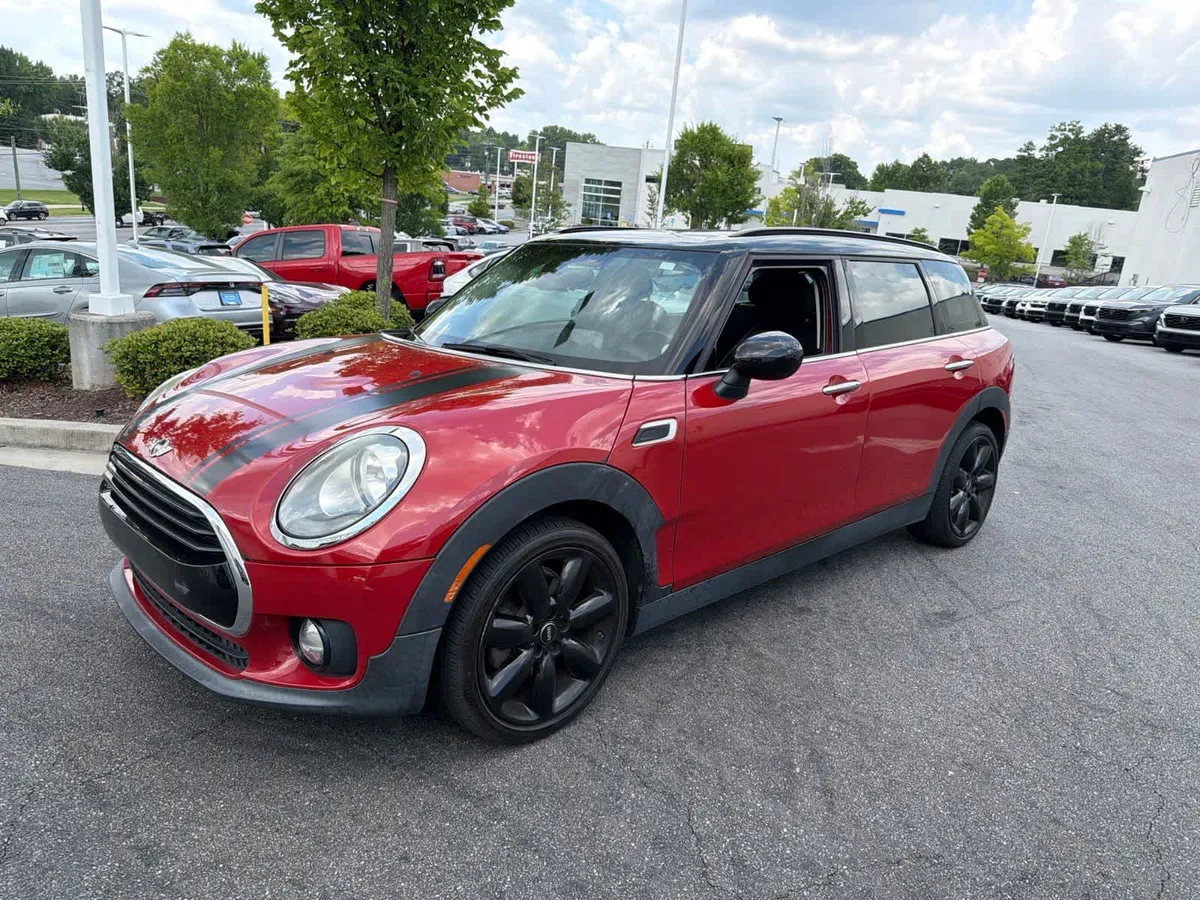 2017 MINI Clubman Cooper thumbnail 6