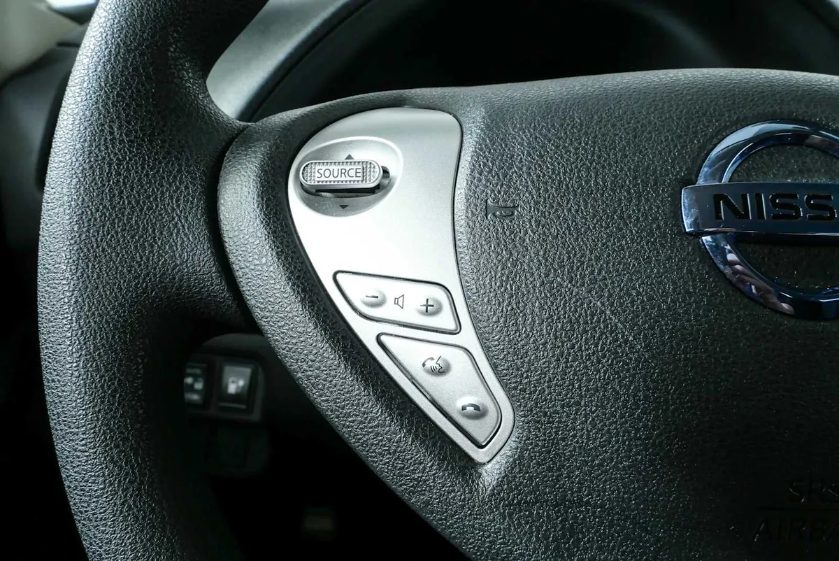 2017 NISSAN LEAF S thumbnail 10