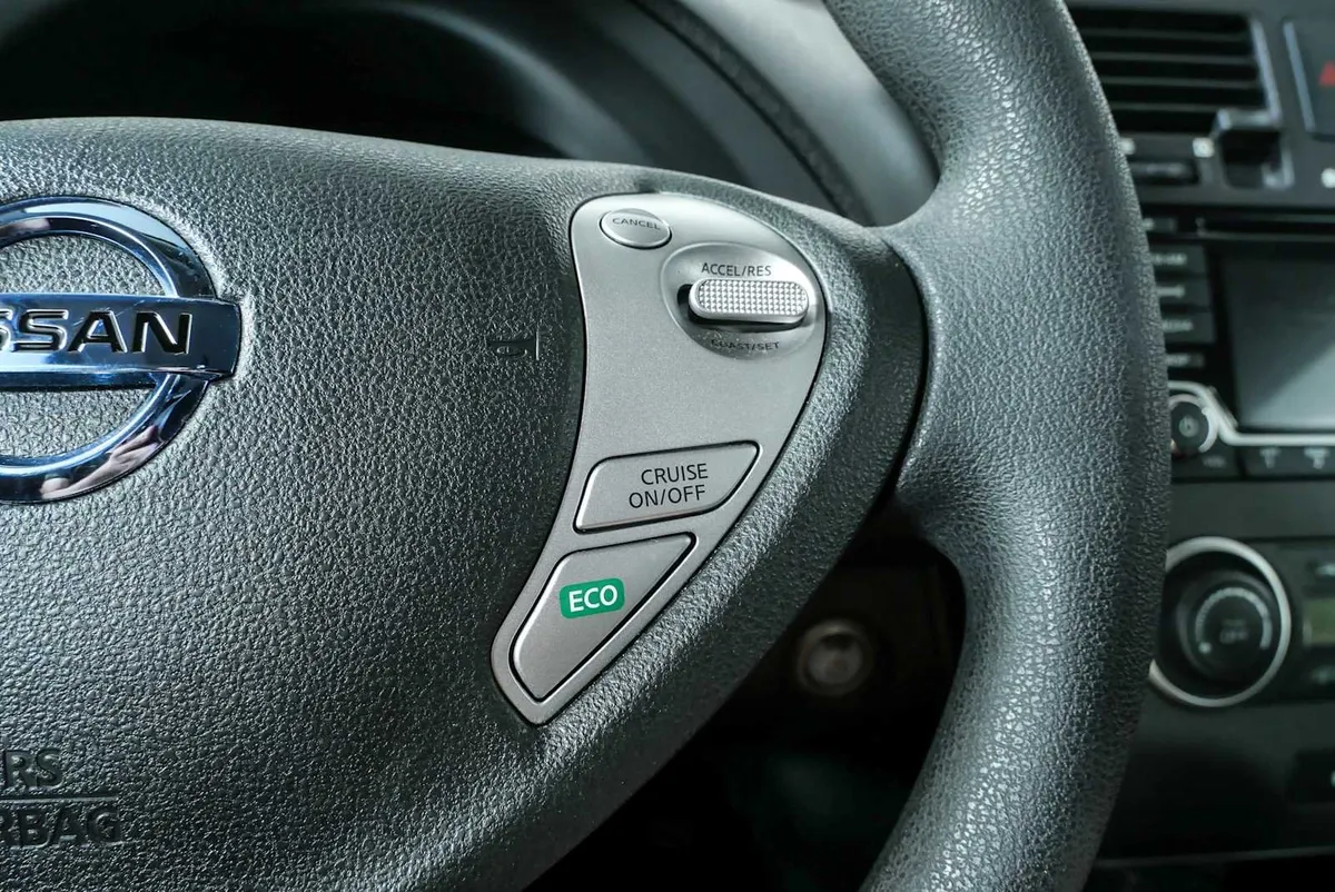 2017 NISSAN LEAF S thumbnail 11