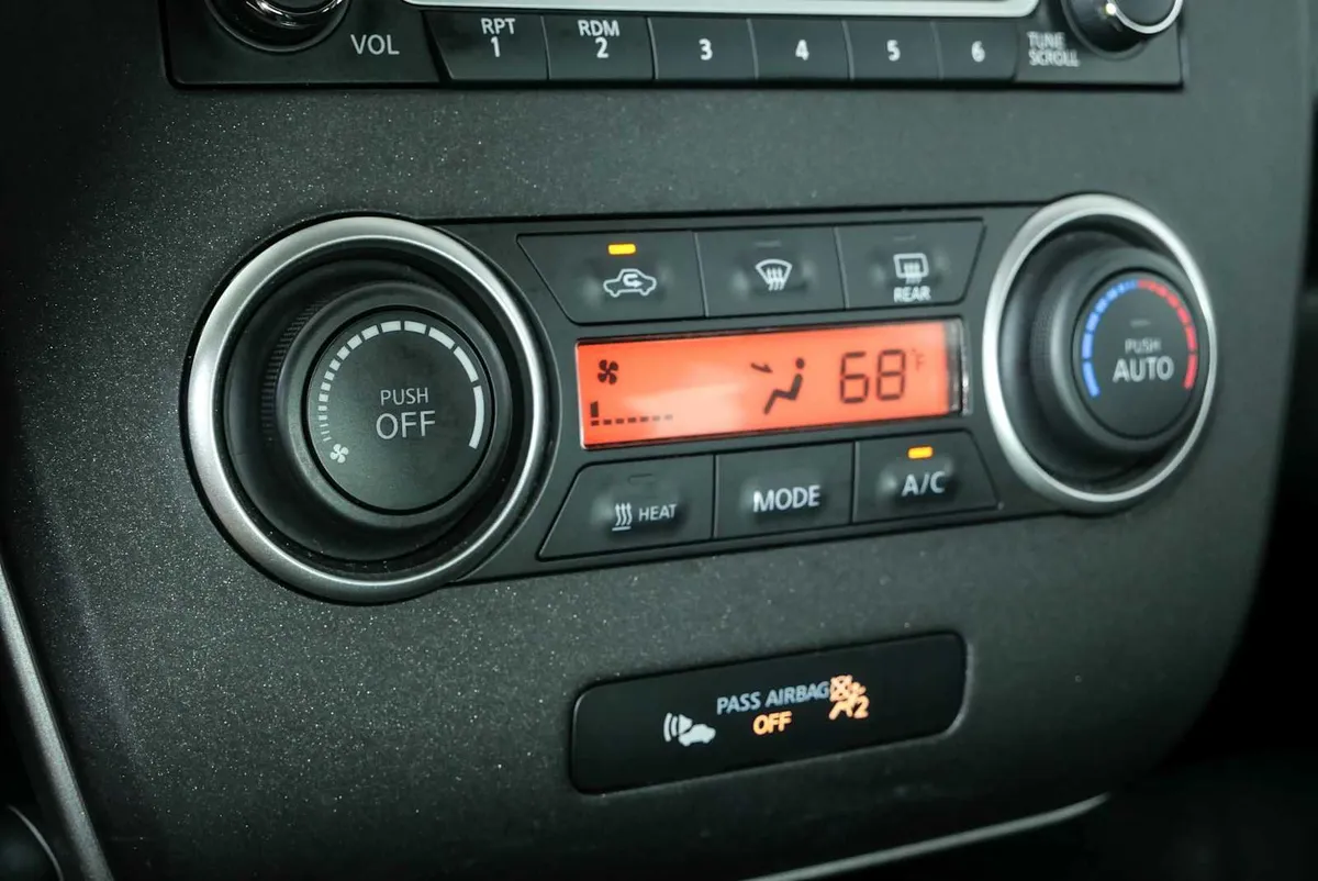 2017 NISSAN LEAF S thumbnail 14