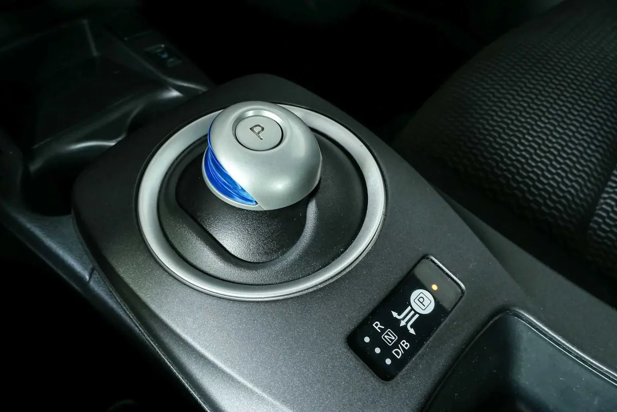 2017 NISSAN LEAF S thumbnail 15
