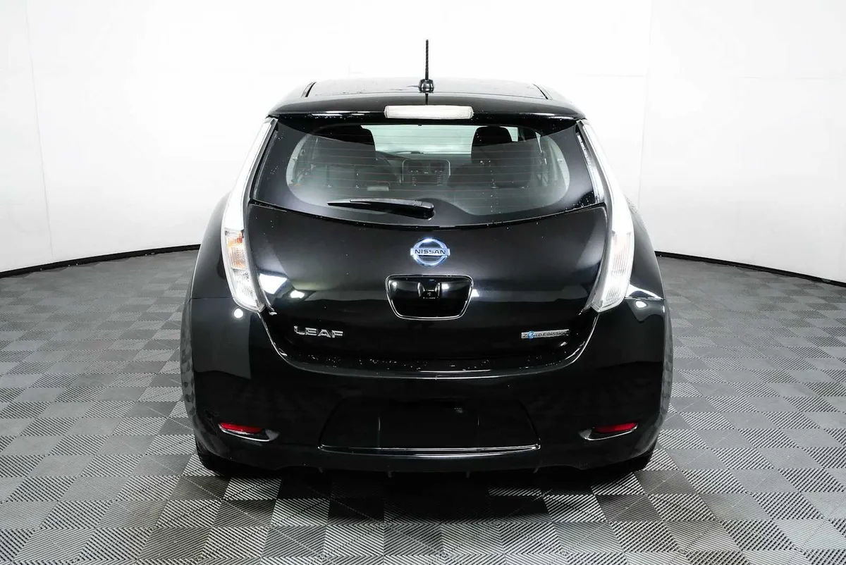2017 NISSAN LEAF S thumbnail 24