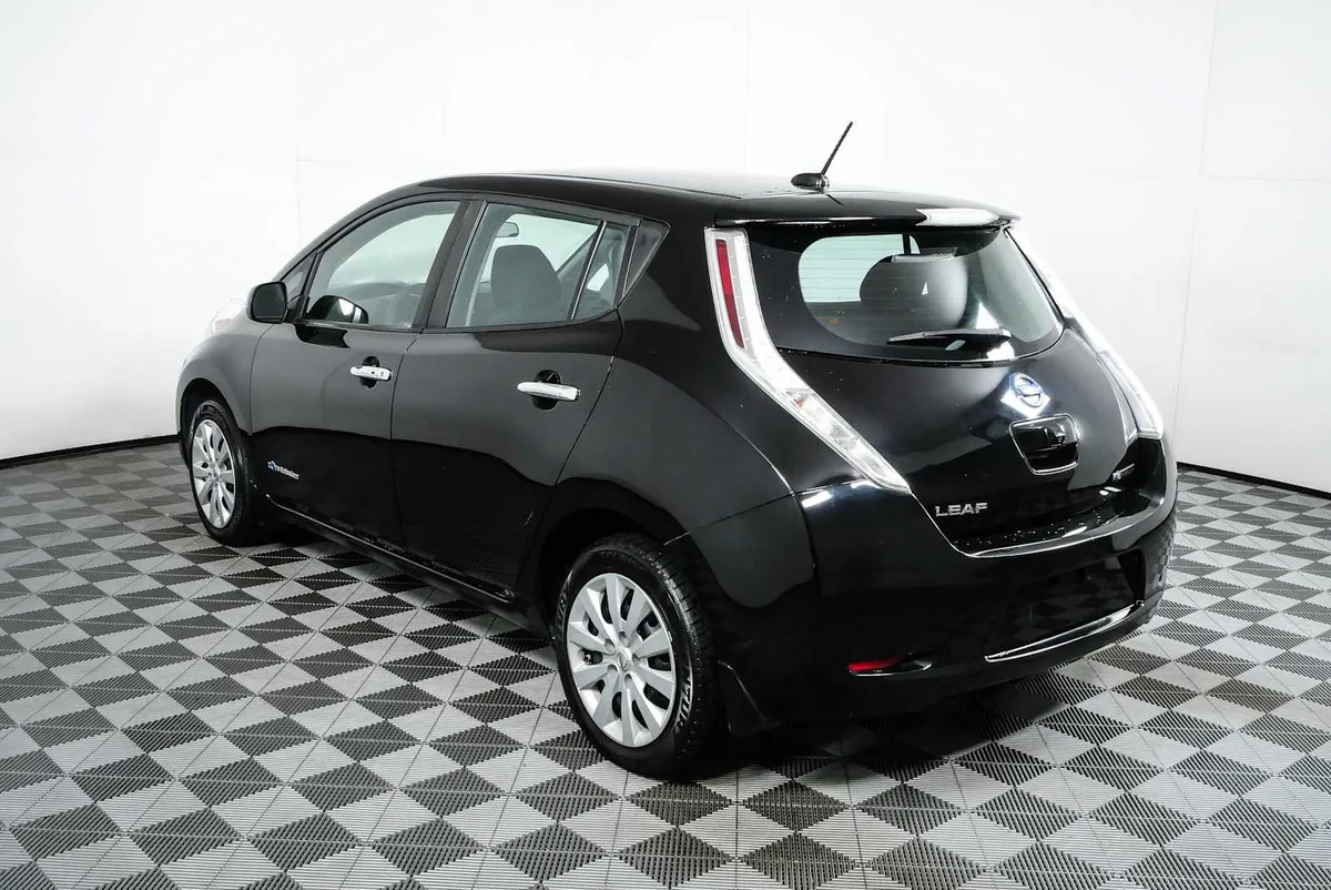 2017 NISSAN LEAF S thumbnail 25
