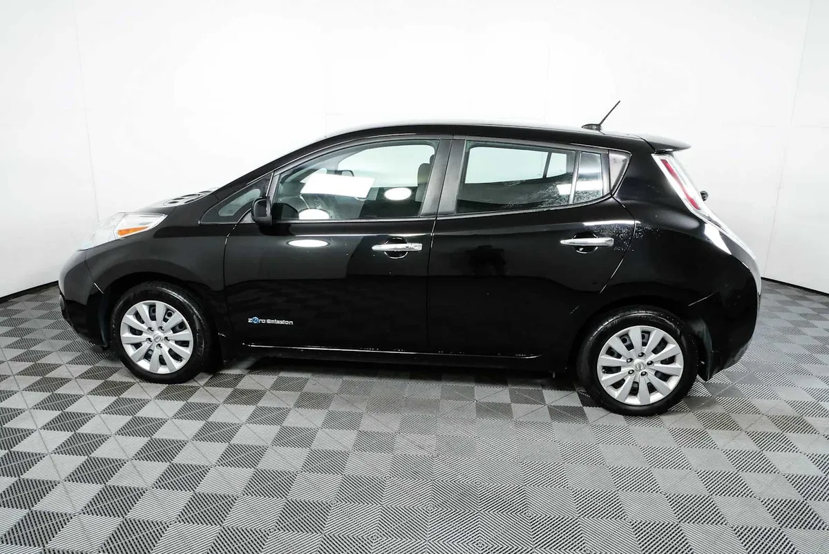 2017 NISSAN LEAF S thumbnail 26