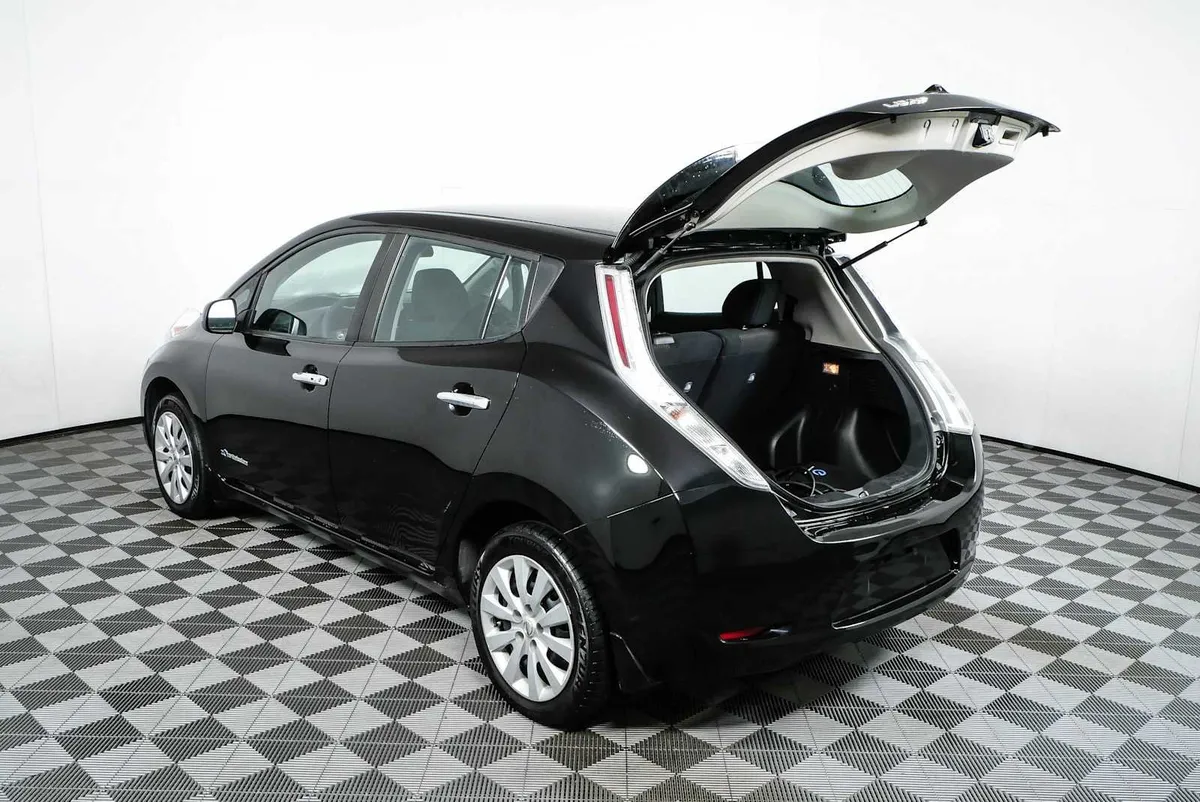 2017 NISSAN LEAF S thumbnail 29