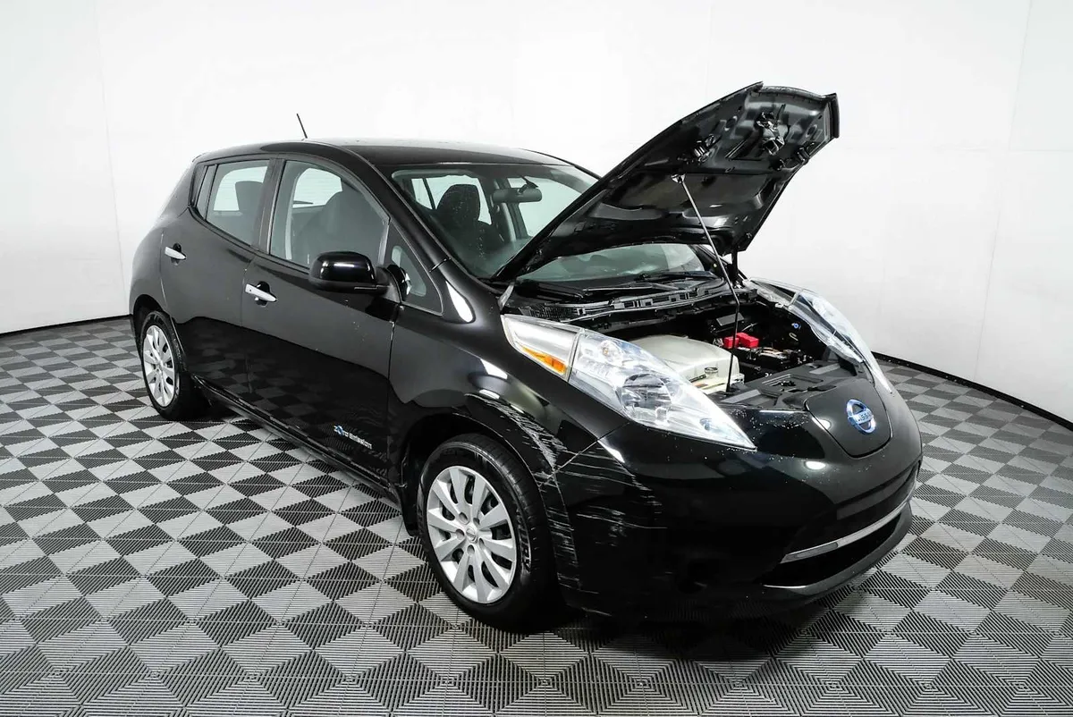 2017 NISSAN LEAF S thumbnail 30