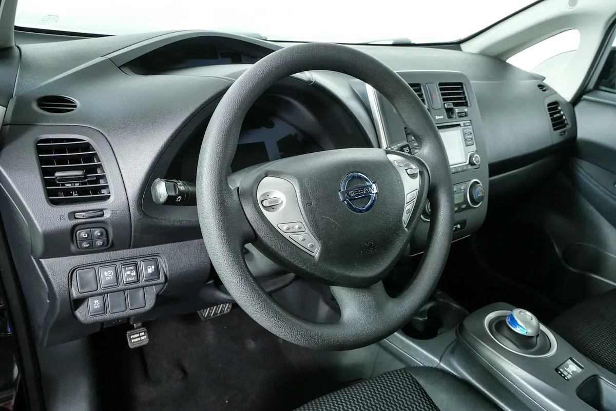 2017 NISSAN LEAF S thumbnail 4