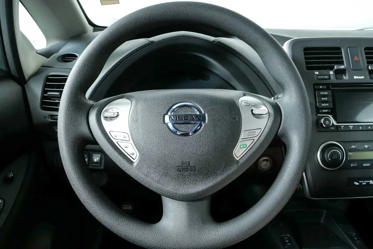 2017 NISSAN LEAF S thumbnail 9