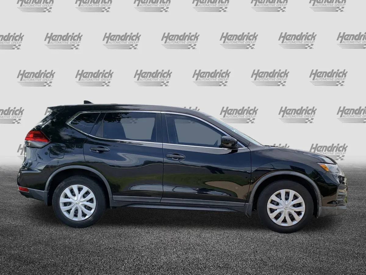 2017 Nissan Rogue S thumbnail 10