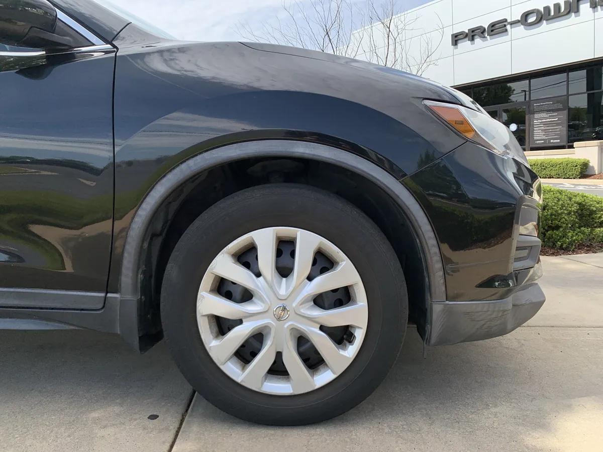 2017 Nissan Rogue S thumbnail 12