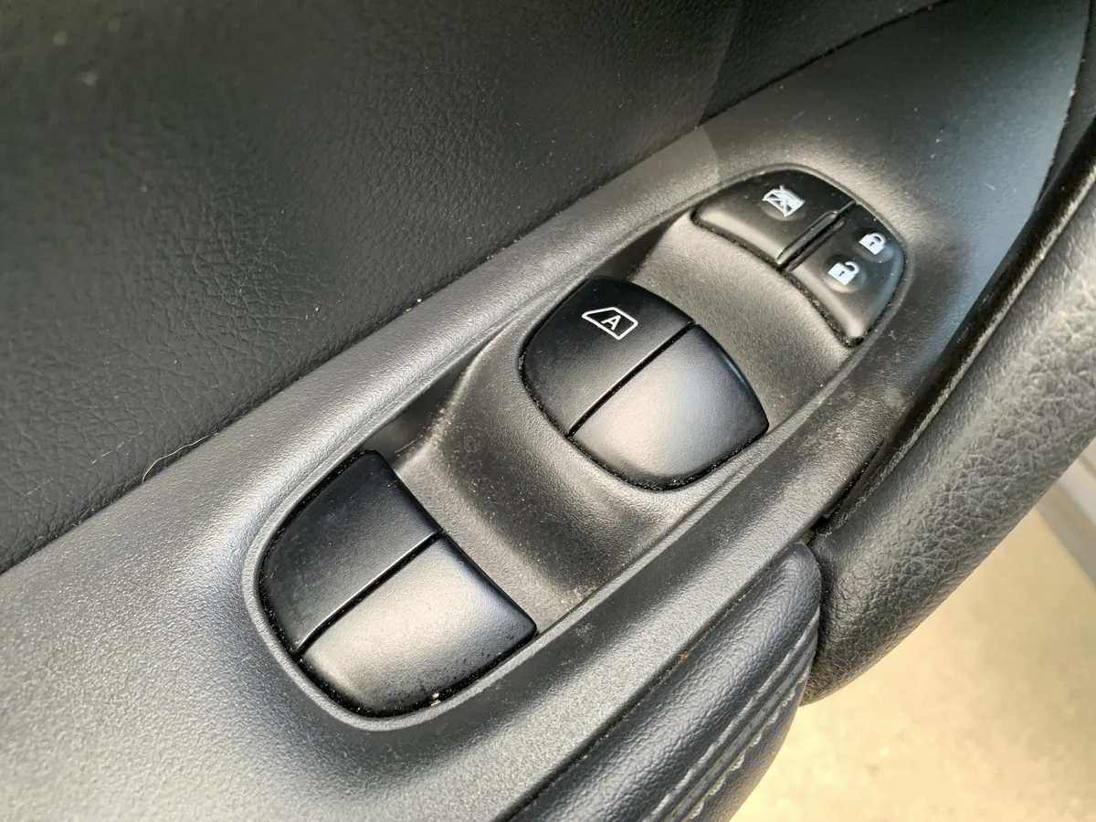 2017 Nissan Rogue S thumbnail 14