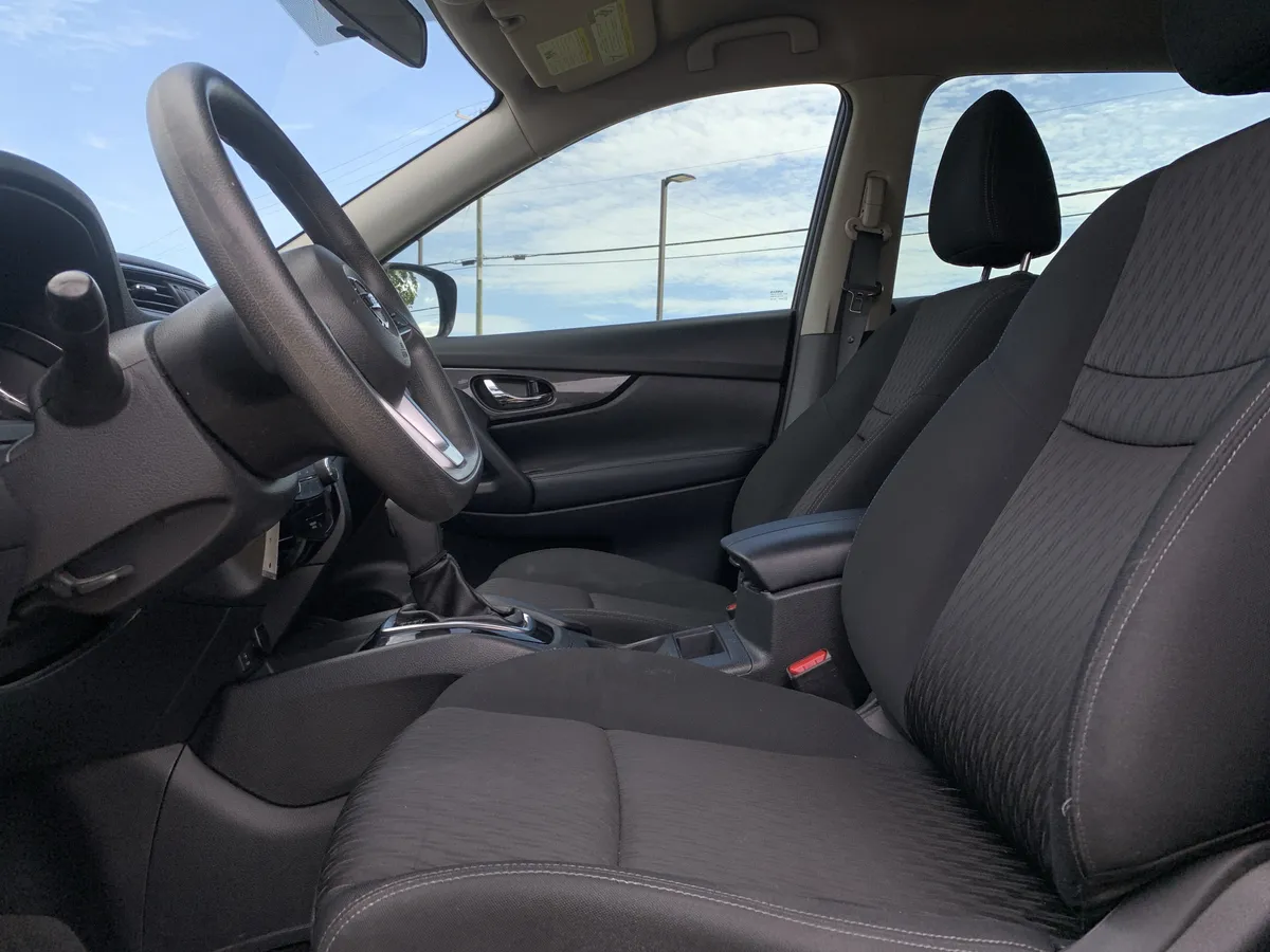 2017 Nissan Rogue S thumbnail 16