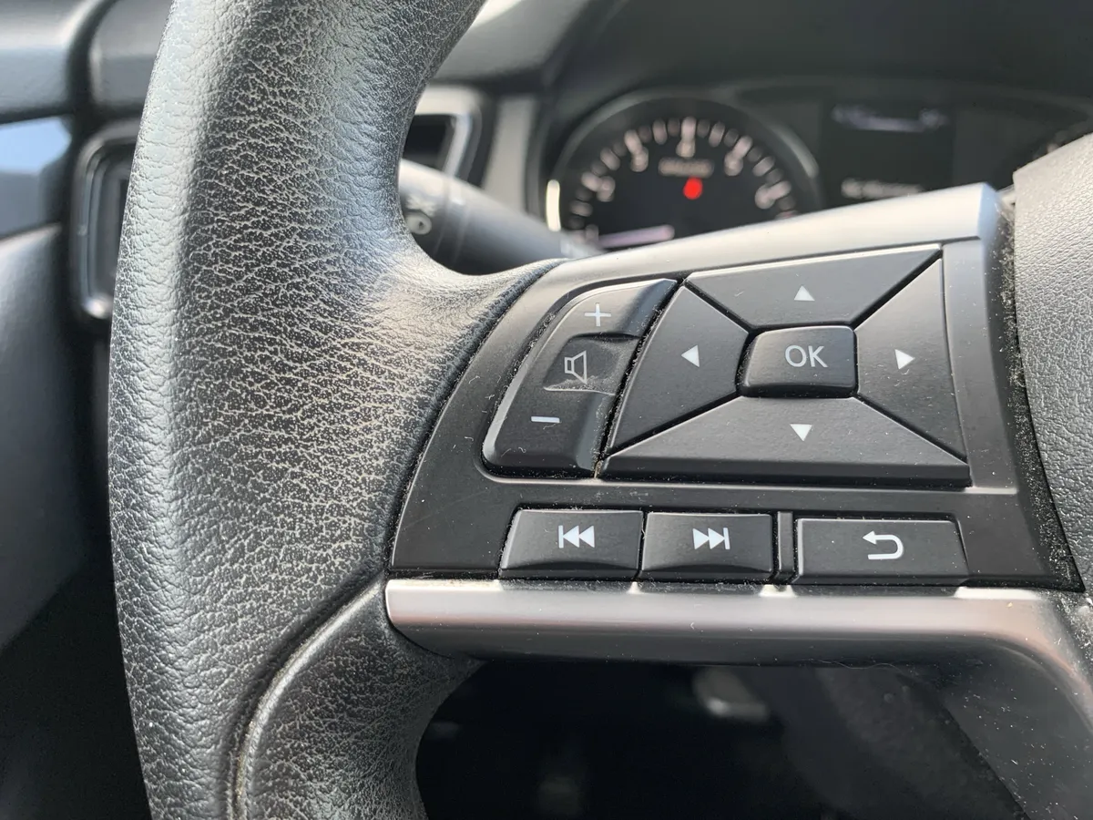 2017 Nissan Rogue S thumbnail 18