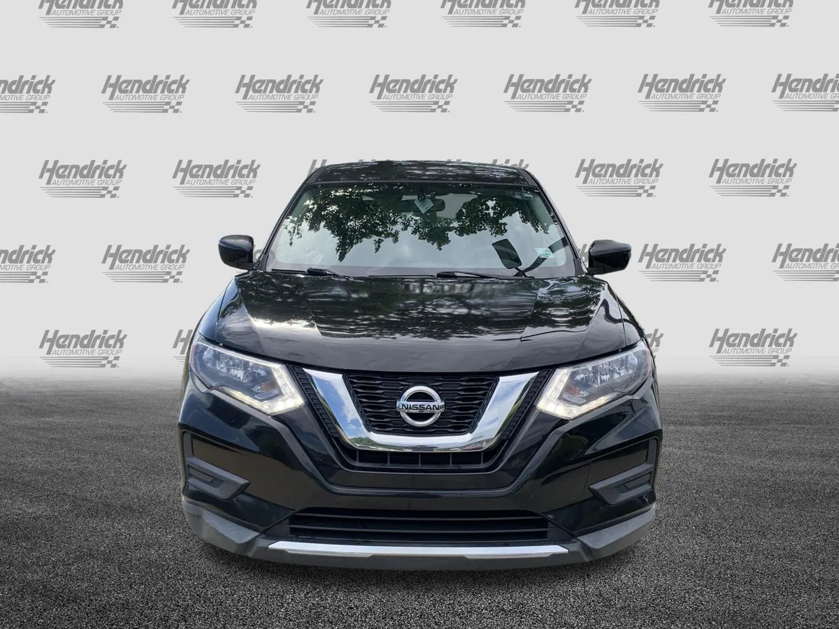 2017 Nissan Rogue S thumbnail 2