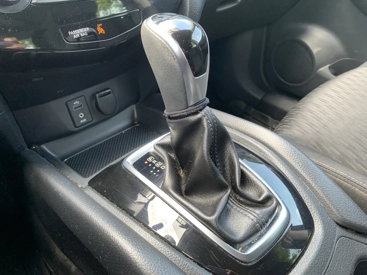 2017 Nissan Rogue S thumbnail 25