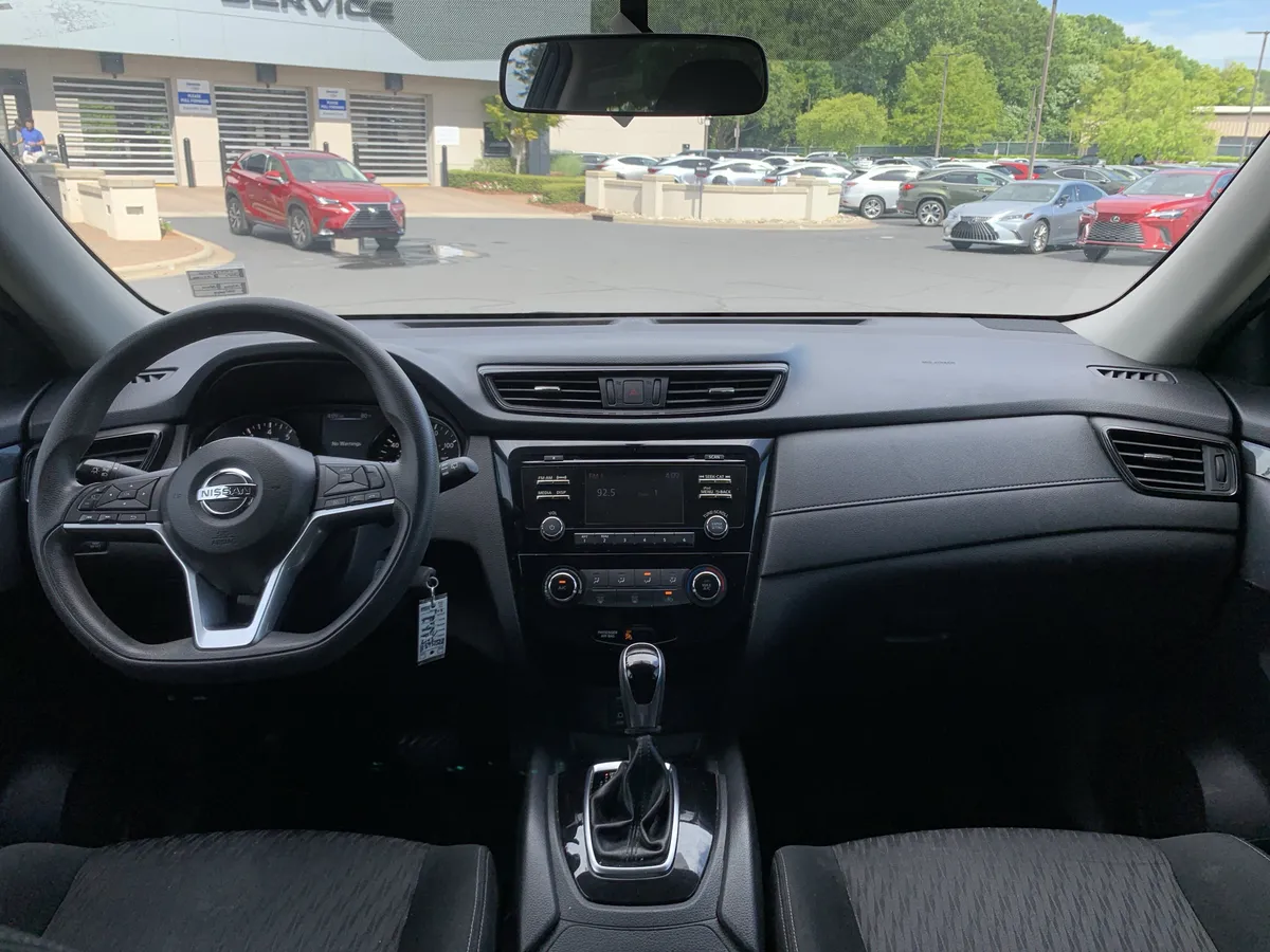 2017 Nissan Rogue S thumbnail 29