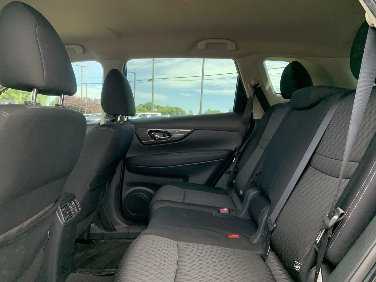 2017 Nissan Rogue S thumbnail 31