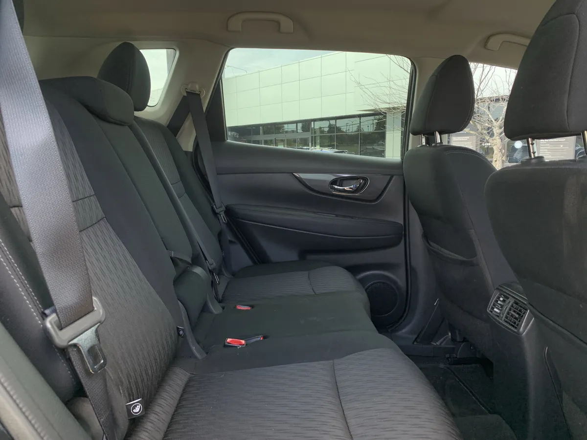 2017 Nissan Rogue S thumbnail 32