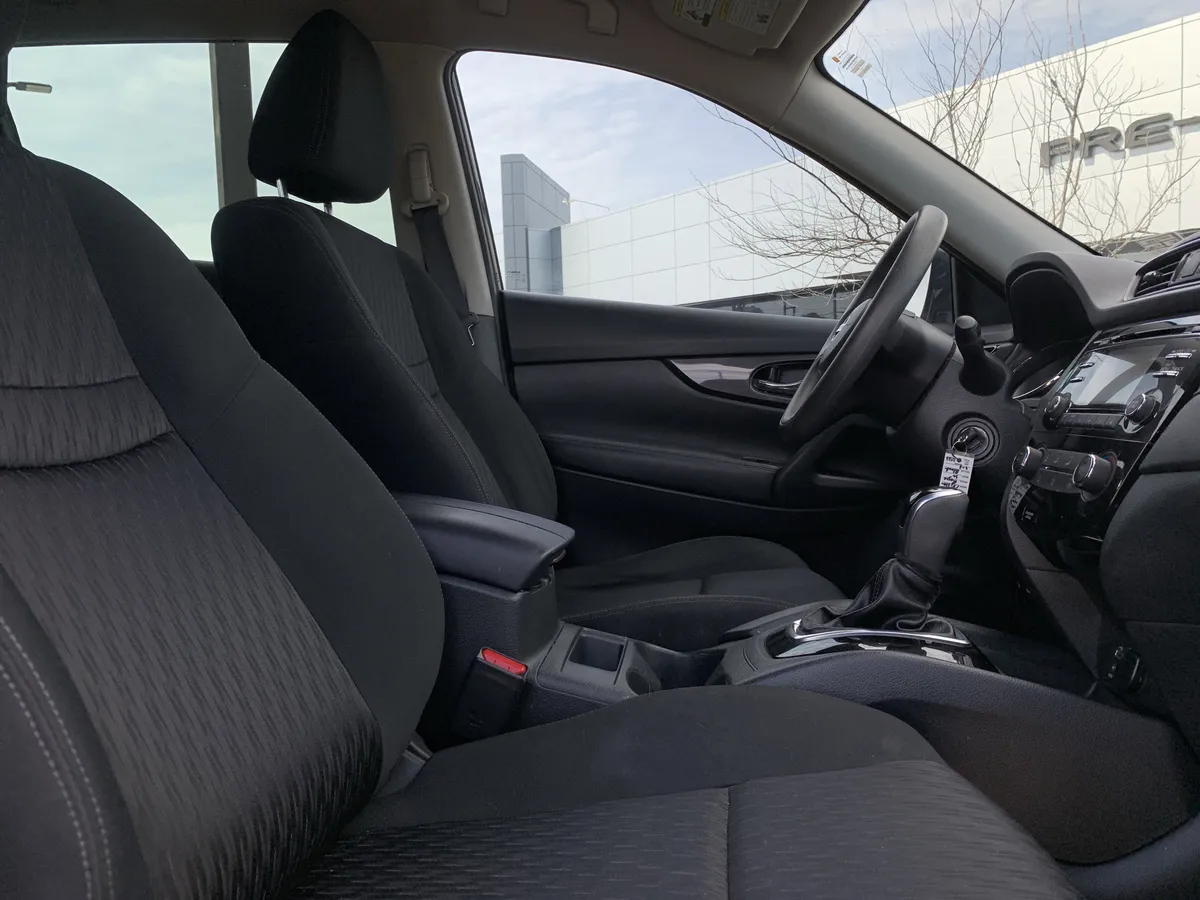 2017 Nissan Rogue S thumbnail 34